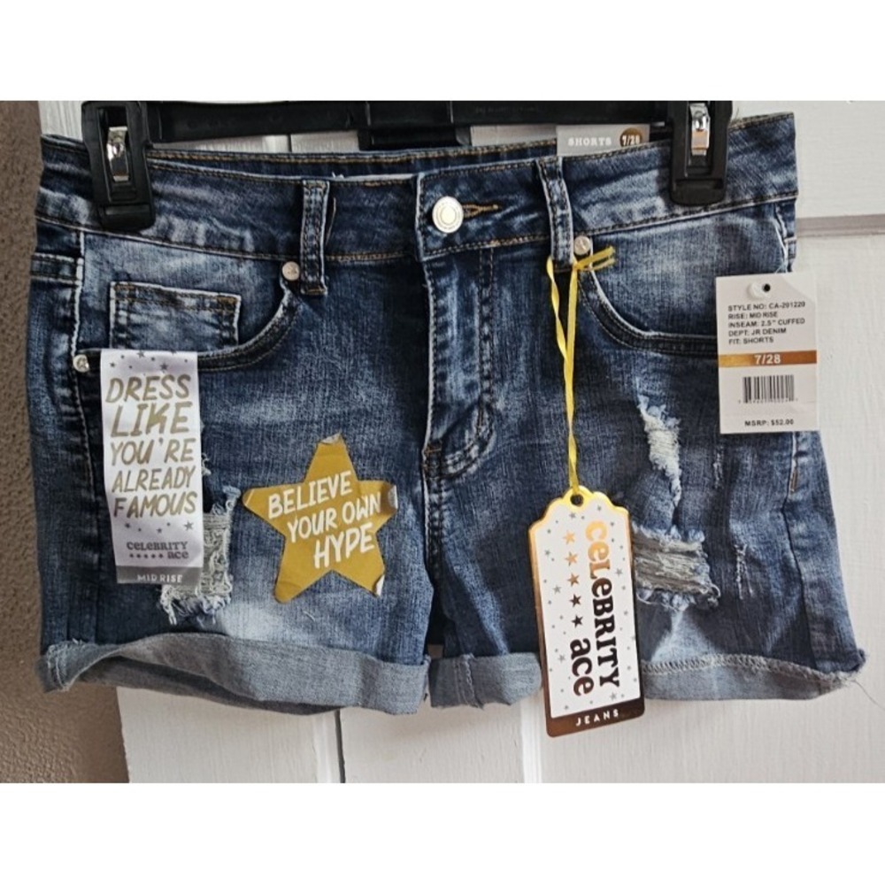 NWT CELEBRITY *ace MID RISE inseam 2.5"cuffed Junior shorts 7/28 distressed
